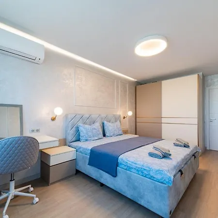 Sky Symphony Apartament *